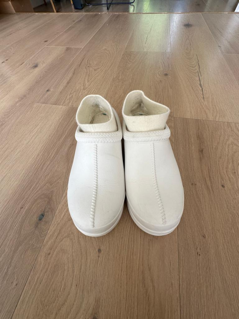 UGG Tasman / klompen wit, Wit, Ophalen of Verzenden, Pantoffels of Sloffen, Gedragen