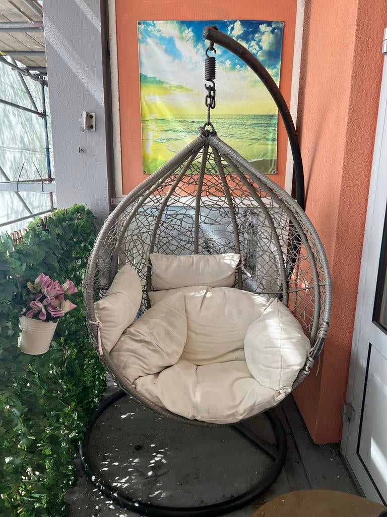 Hangstoel met kussen - Comfortabel, Huis en Inrichting, Stoelen, Ophalen, Gebruikt, Overige kleuren, Riet of Rotan