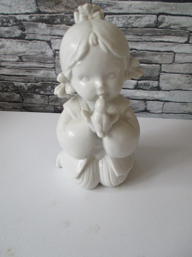 Beeldje meisje met vogel, 15 cm hoog, Verzamelen, Beelden en Beeldjes, Ophalen of Verzenden, Zo goed als nieuw, Mens