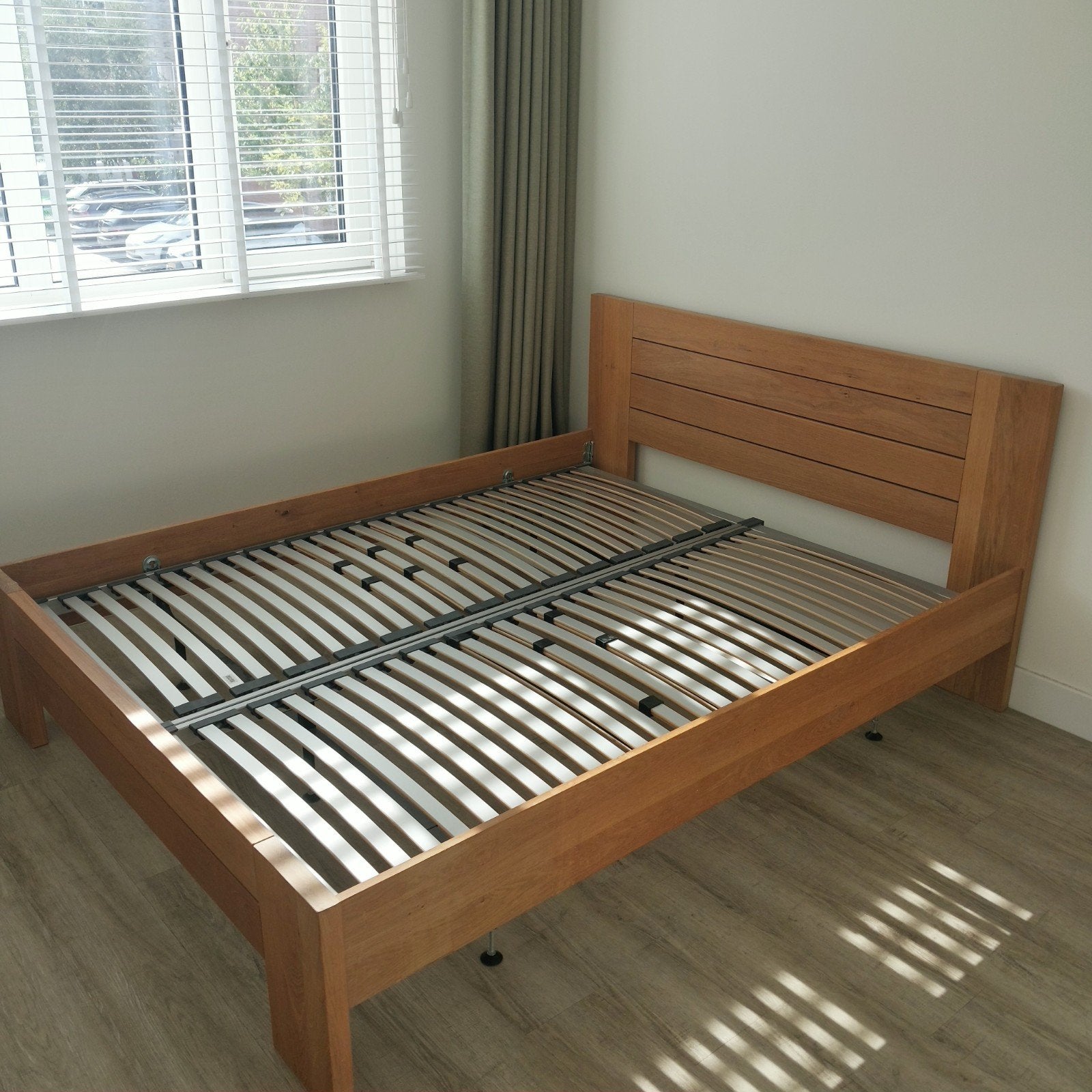 Houten tweepersoonsbed met lattenbodems, Bruin, Tweepersoons, Ophalen of Verzenden, Zo goed als nieuw