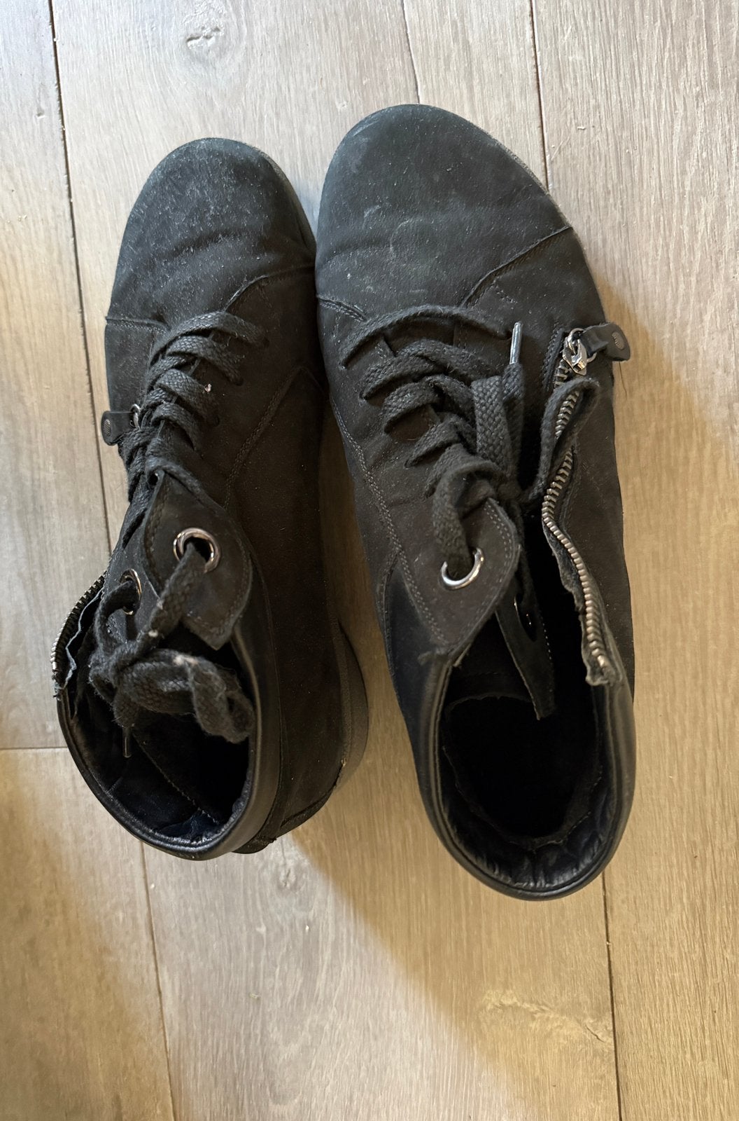 Mooie stevige schoenen ‘ hartjes’ 40, Kleding | Dames, Schoenen, Zwart, Ophalen of Verzenden, Sneakers of Gympen, Zo goed als nieuw