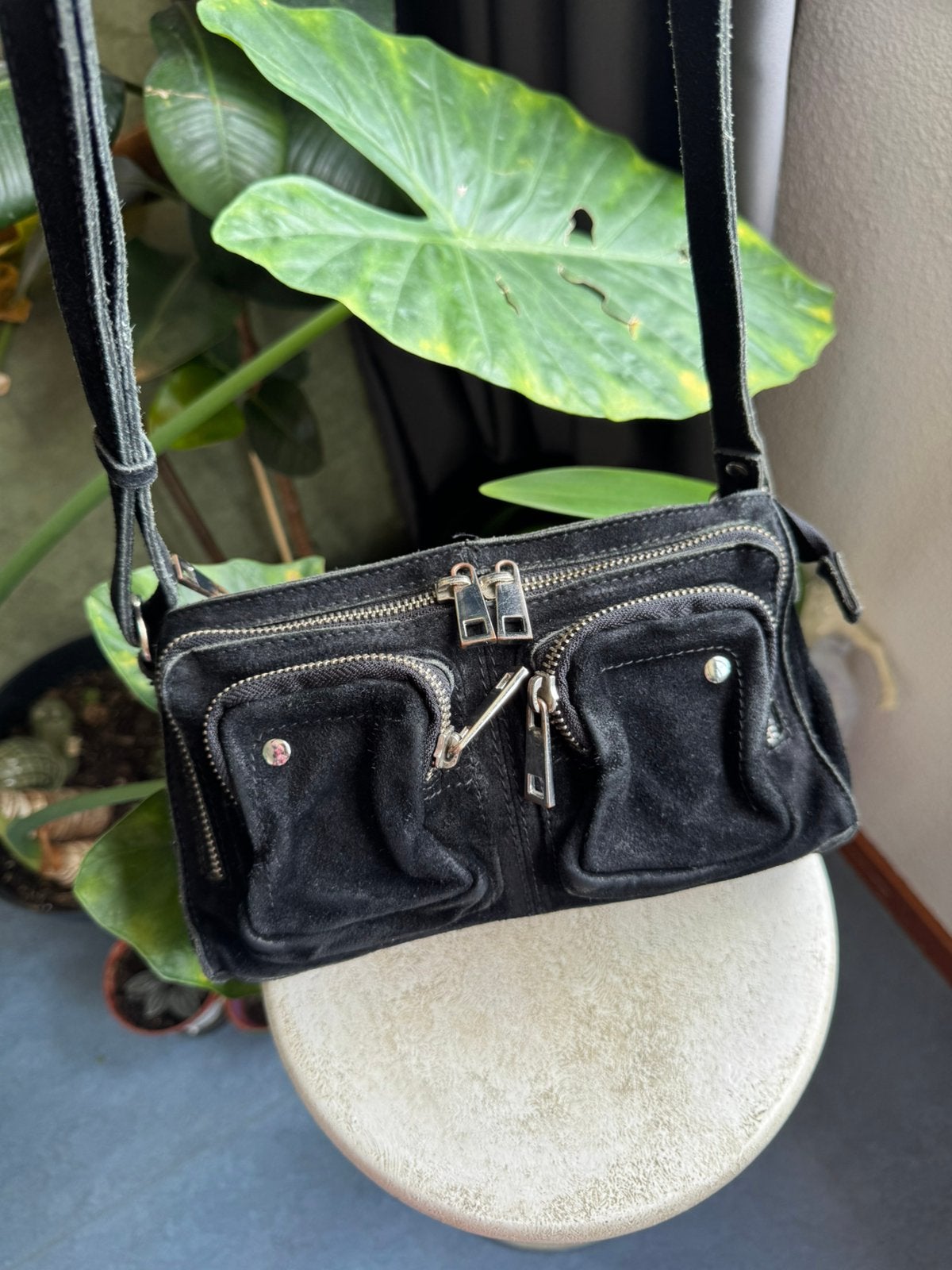 Nunoo  Suede Crossbodytas - Zwart, Verzenden, Zo goed als nieuw
