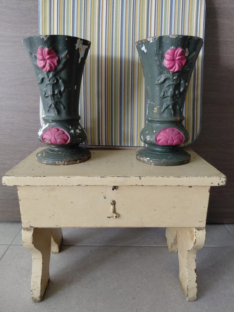2 Franse antieke gietijzeren geëmailleerde vazen, Antiek en Kunst, Ophalen of Verzenden