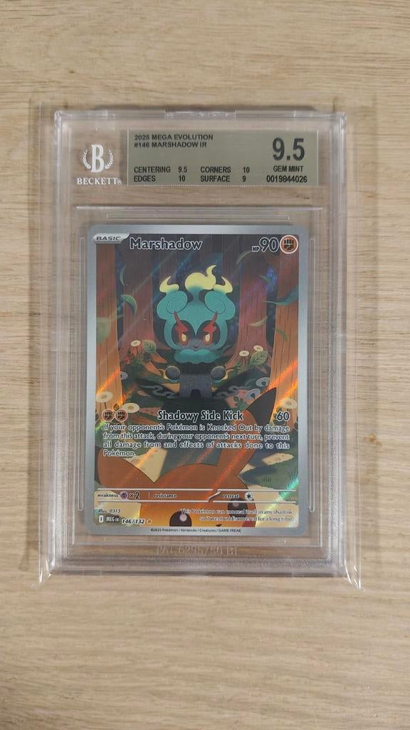 Marshadow IR 146/132 - Beckett 9.5 Gem Mint - Pokémon Kaart, Ophalen of Verzenden, Zo goed als nieuw, Losse kaart, Foil