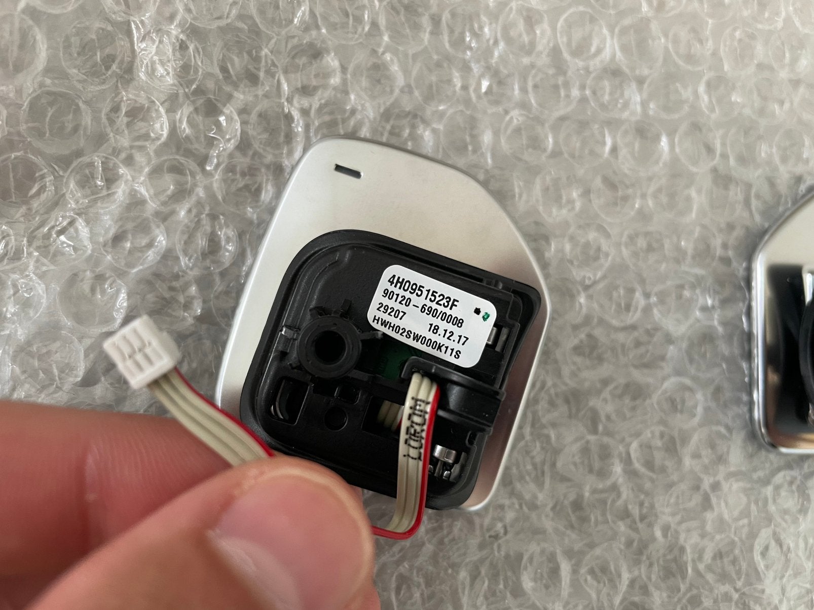 Foto 4 van Audi/VW schakelflippers Tiptronic 4H0951523FXHA NIEUW