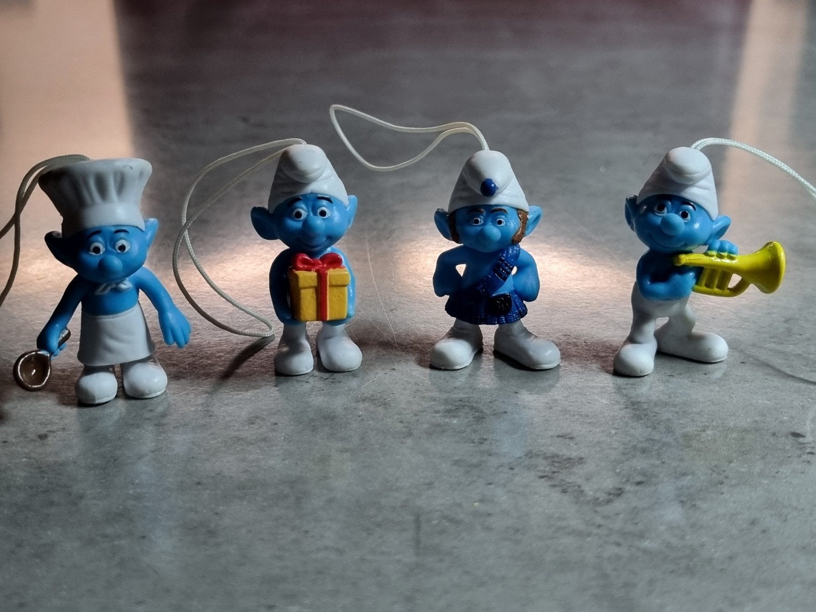 Orig,VNT,2011,Delhaize,4SMURFENPOPPETJES HANGERS,4cm,Inwst!, Ophalen of Verzenden, Zo goed als nieuw, Verschillende Smurfen, Poppetje, Figuurtje of Knuffel