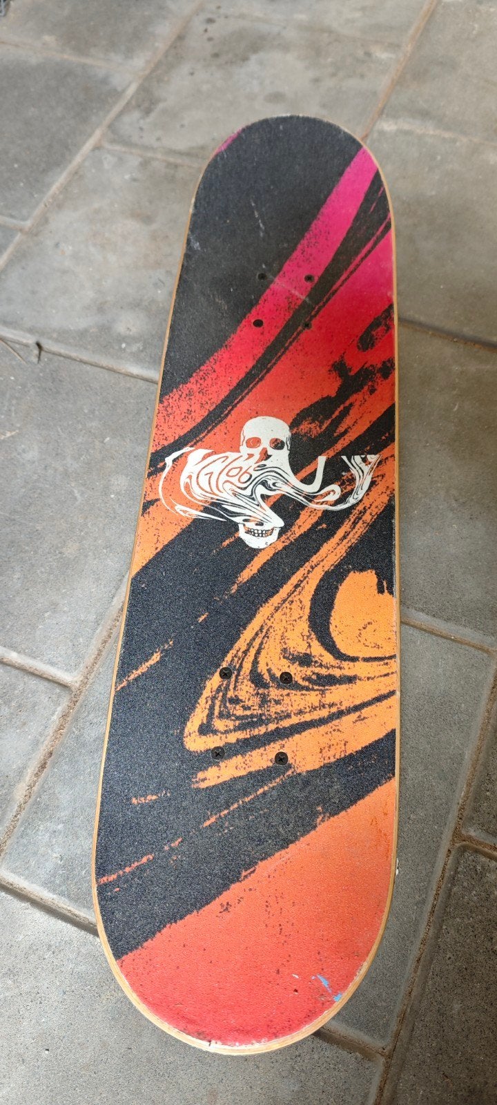 Skateboard met Globe wielen, Ophalen, Zo goed als nieuw, Skateboard