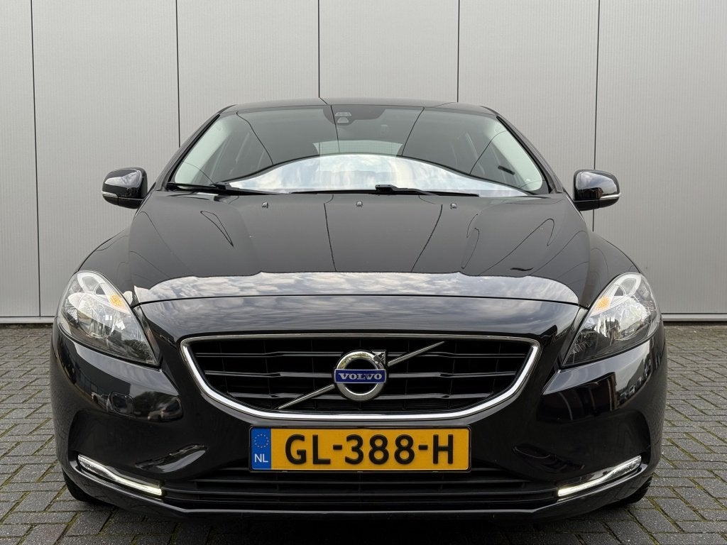 Volvo V40 1.6 T4 Momentum Trekhaak Automaat (bj 2015), Automaat, Gebruikt, 700 kg, Zwart