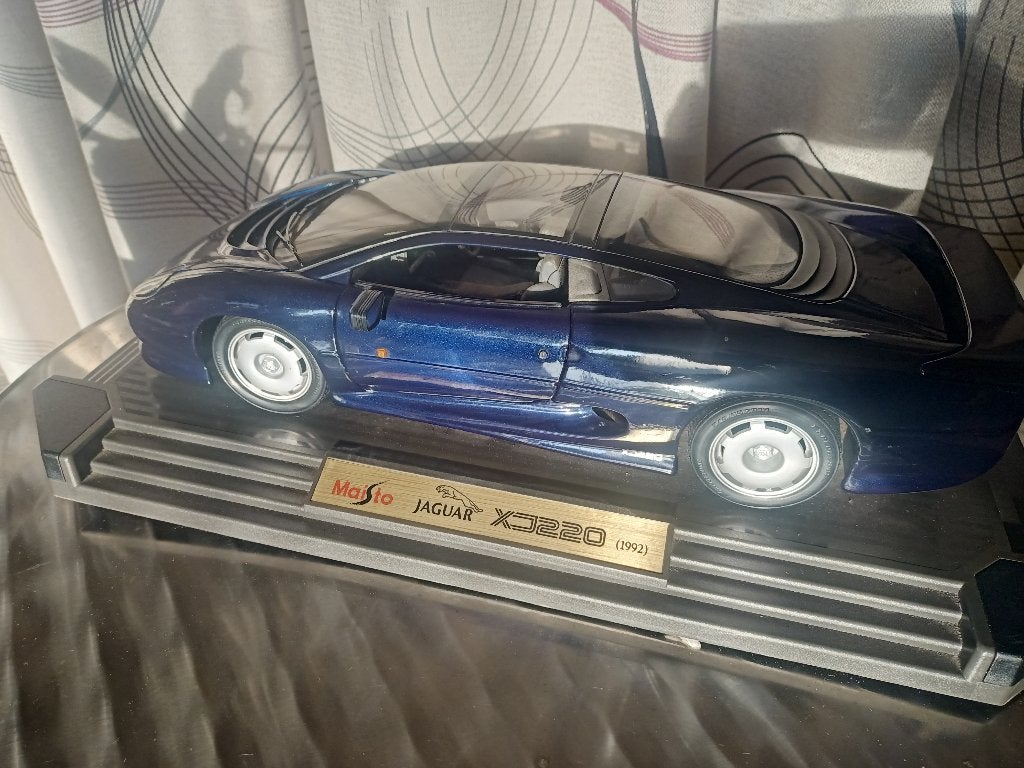maisto miniatuur auto Jaguar xj 220 1:12 modelauto, Hobby en Vrije tijd, Modelauto's | 1:18, Ophalen of Verzenden, Zo goed als nieuw