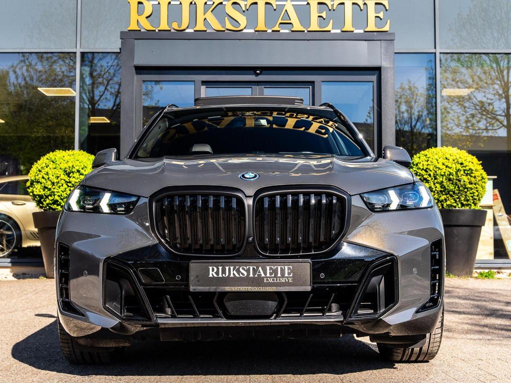 BMW X5 xDrive50e M-Sport PRO|PANO|H&K|360|HEAD-UP|DRAVITGRAU, Automaat, Gebruikt, 2395 kg, Bedrijf