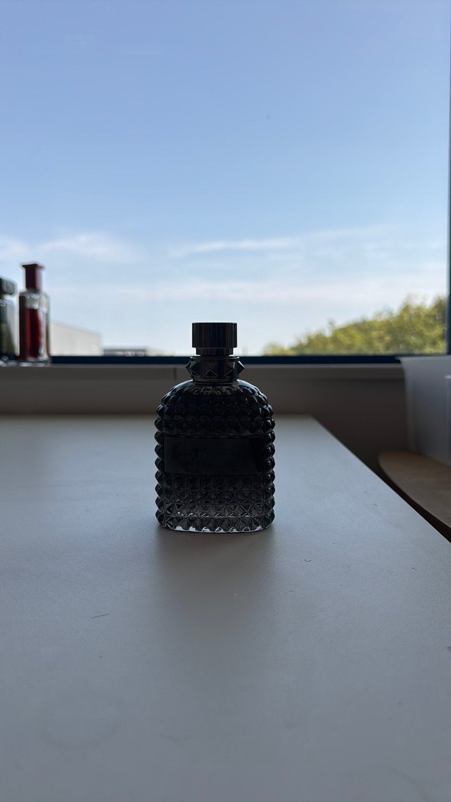 Valentino edp intense een paar spreetjes missen, Ophalen of Verzenden, Zo goed als nieuw