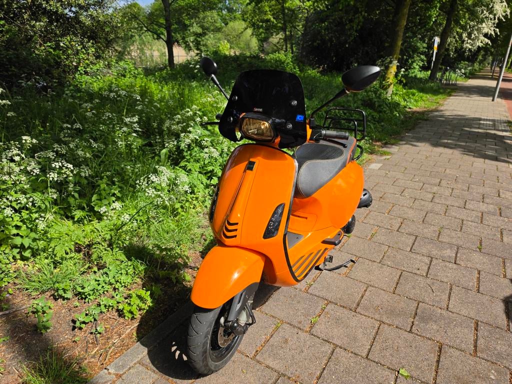 Vespa sprint  2018 / km-stand 7500 / Oranje customized / WK?, Ophalen of Verzenden, Zo goed als nieuw, Benzine