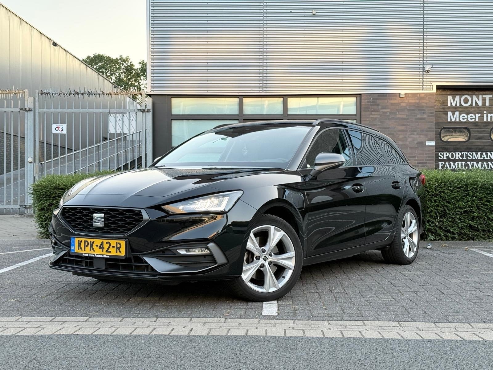 SEAT Leon ST 1.4 e-Hybrid FR 204PK| ACC | CarPlay | Trekhaak, Zwart, 4 cilinders, Leon, Leder en Stof