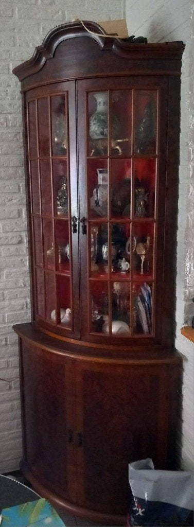 Vitrine hoek kast, Huis en Inrichting, Kasten | Vitrinekasten, Ophalen, Met deur(en), Zo goed als nieuw, Minder dan 100 cm