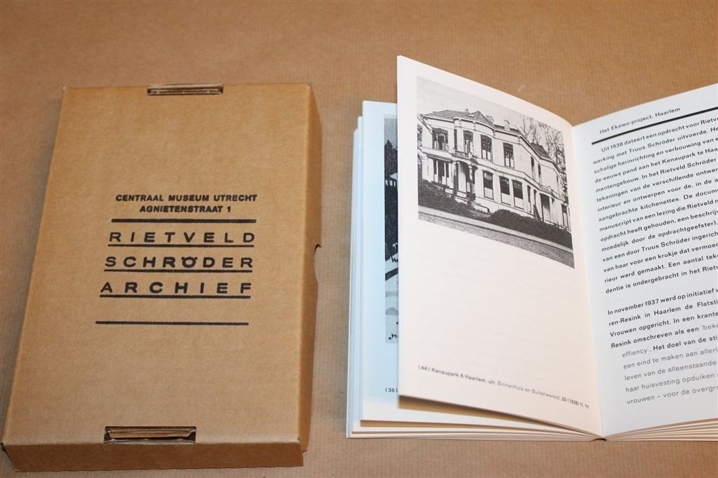 Rietveld Schroder Archief — Catalogus 1988, in Doos, Boeken, Ophalen of Verzenden, Gelezen, Architecten
