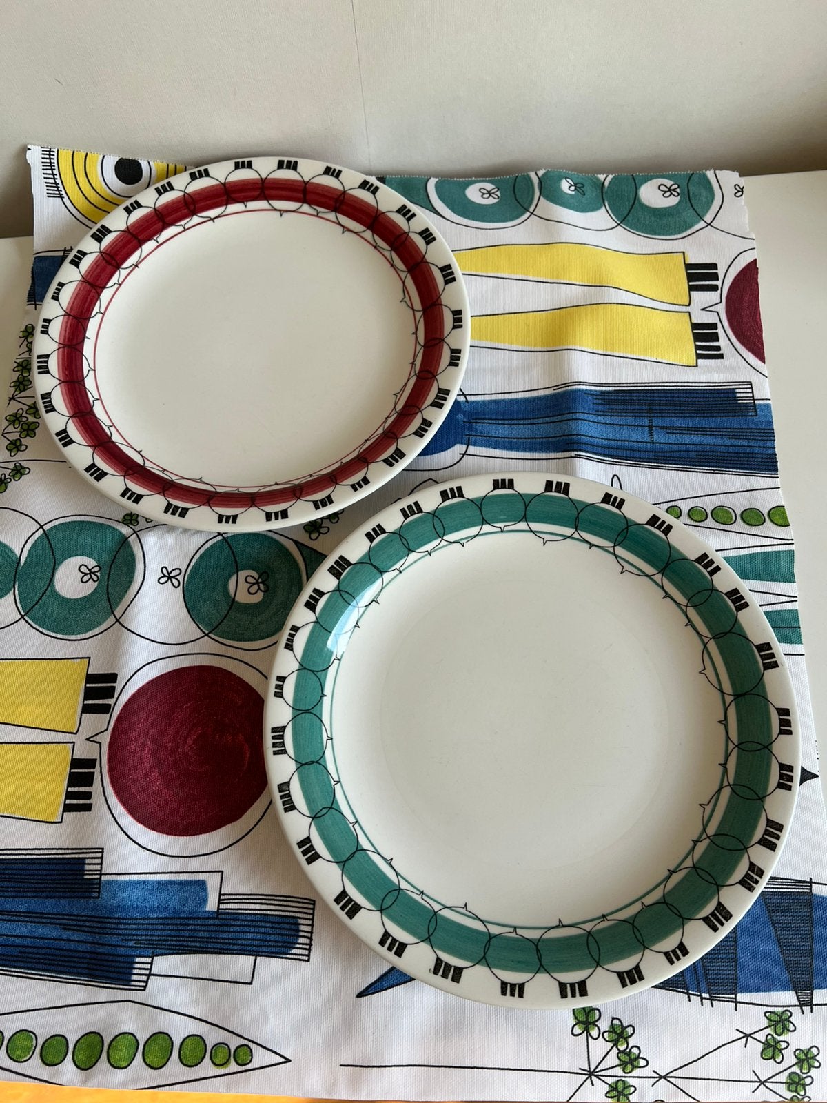 2 Vintage Rörstrand Picknick Dinerbord Rood Groen Westman 24, Ophalen of Verzenden