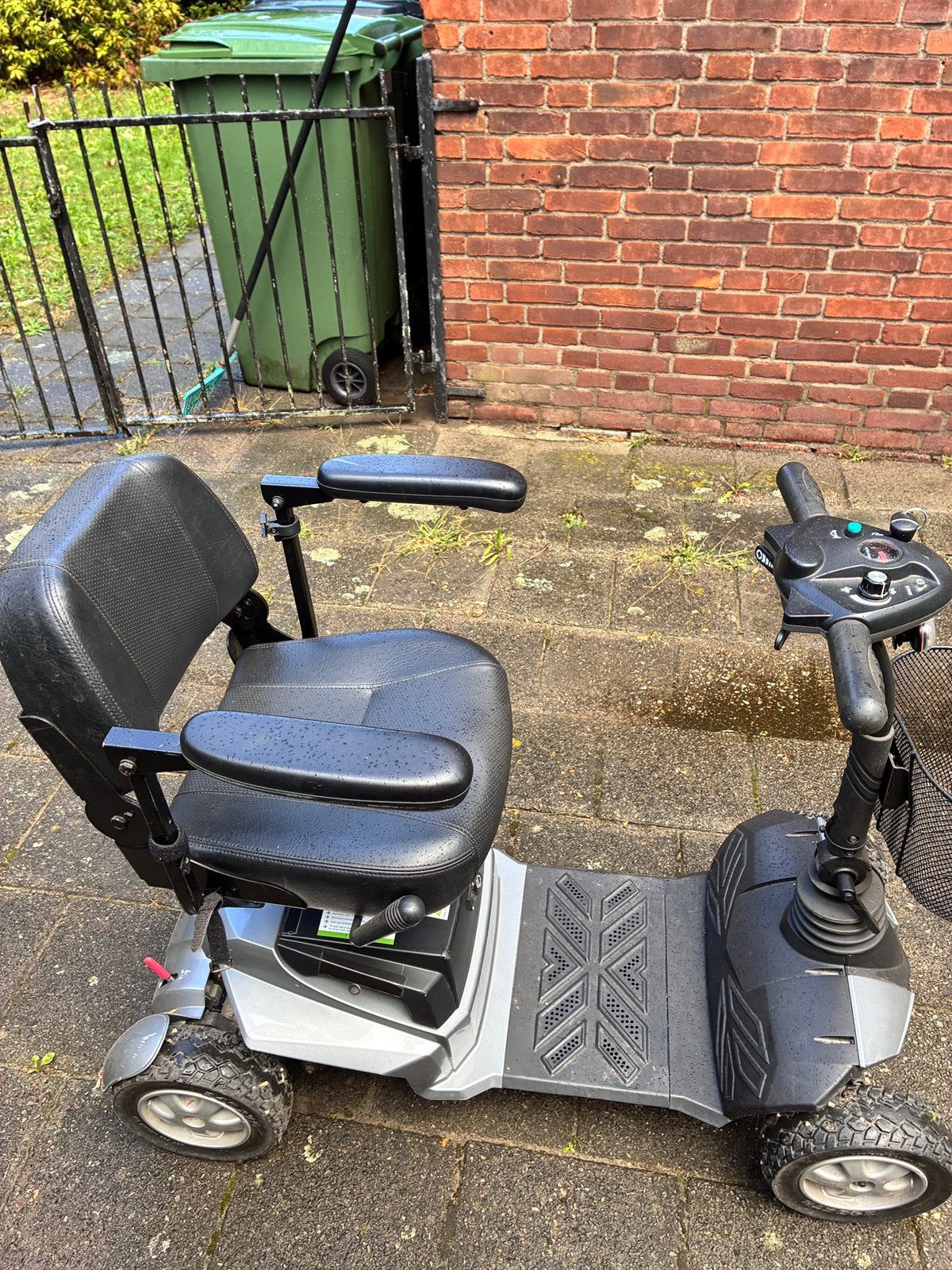 zwart/grijze scootmobiel Vivo, Diversen, Ophalen, Life and Mobility, 10 km/u of minder, Gebruikt