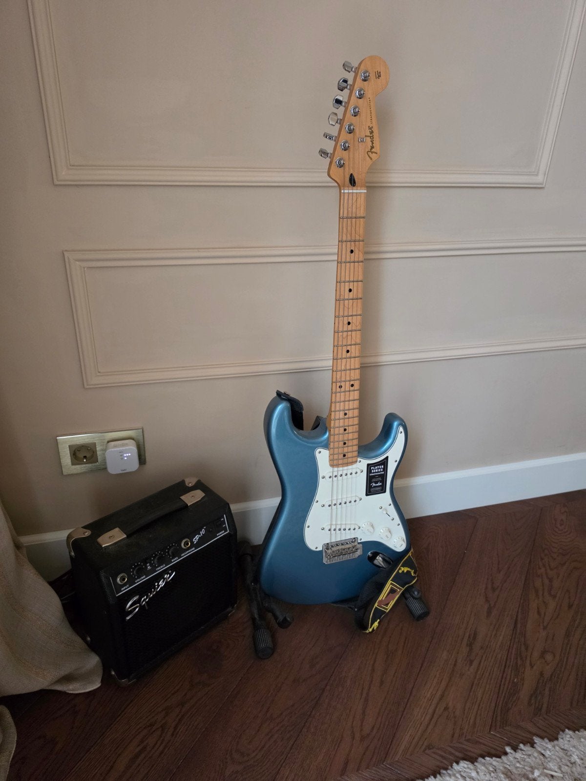 Fender Player Stratocaster + Squier versterker + Fender riem, Muziek en Instrumenten, Snaarinstrumenten | Gitaren | Elektrisch