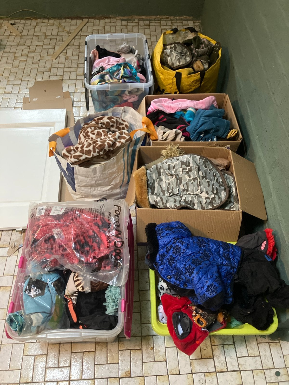 Grote partij jasjes/kleertjes voor kleine hondjes., Ophalen of Verzenden, Gebruikt