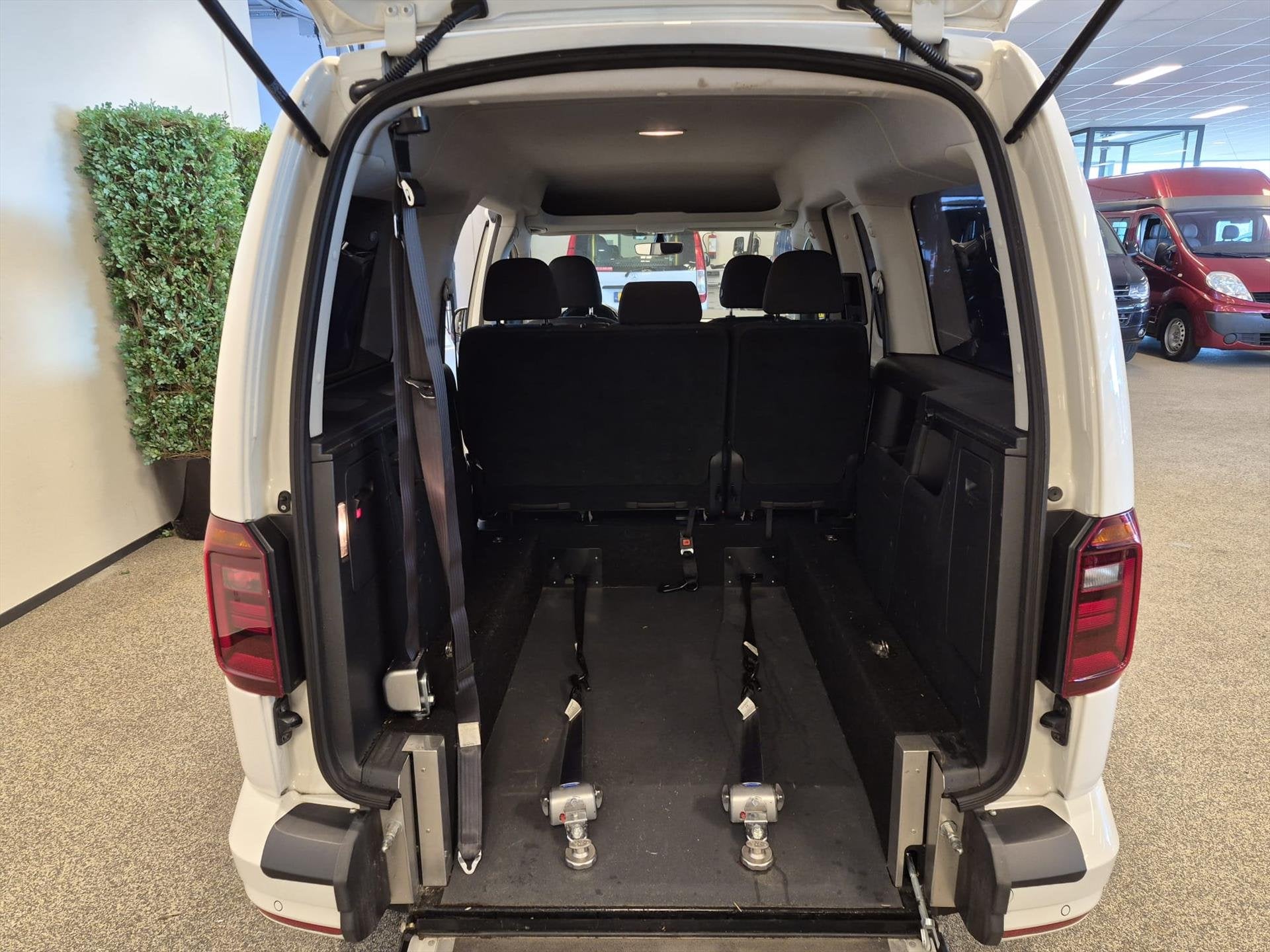 Volkswagen Caddy Maxi Rolstoelauto Automaat 5+1 (150cm lang, 12 maanden, Stof, Gebruikt, Euro 6