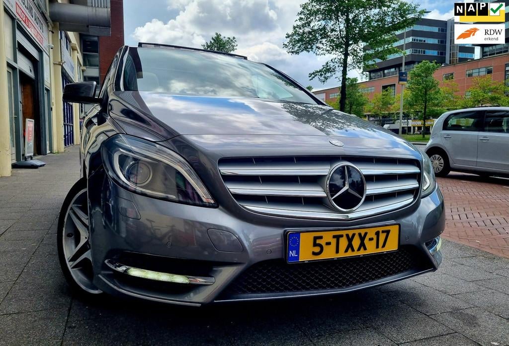 Mercedes-Benz B-klasse 180 CDI Edition AMG PanoDak Leer, Auto's, Mercedes-Benz, Euro 5, 730 kg, Gebruikt, 4 cilinders