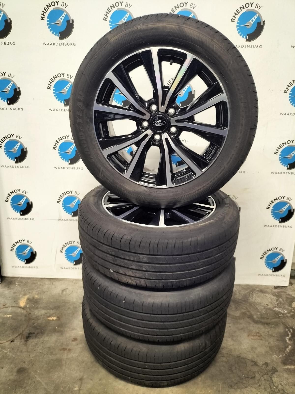 Ford Puma 2024 Zomerset Goodyear 215/55 17, -, -, Banden en Velgen, 17 inch