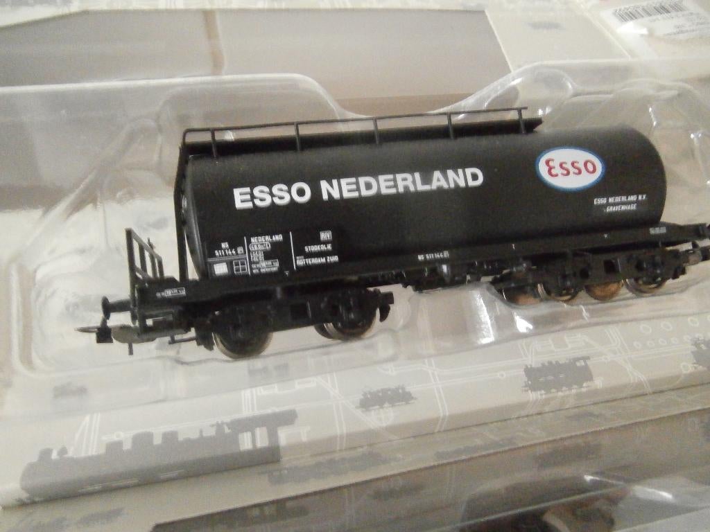 2 x Piko tank wagons Esso Nederland, Gelijkstroom, Nieuw, Wagon, Piko