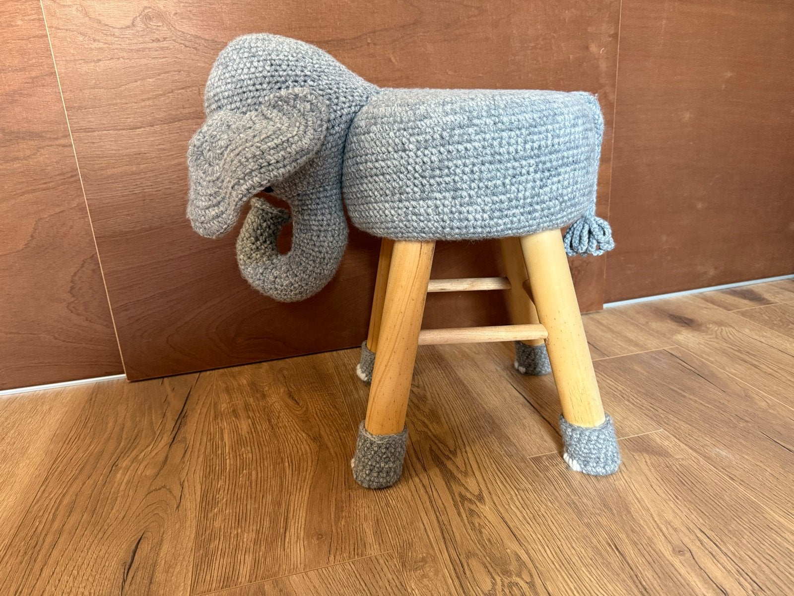 Leuk gehaakt kinder krukje in de vorm van een olifant, Ophalen of Verzenden, Zo goed als nieuw, Hout