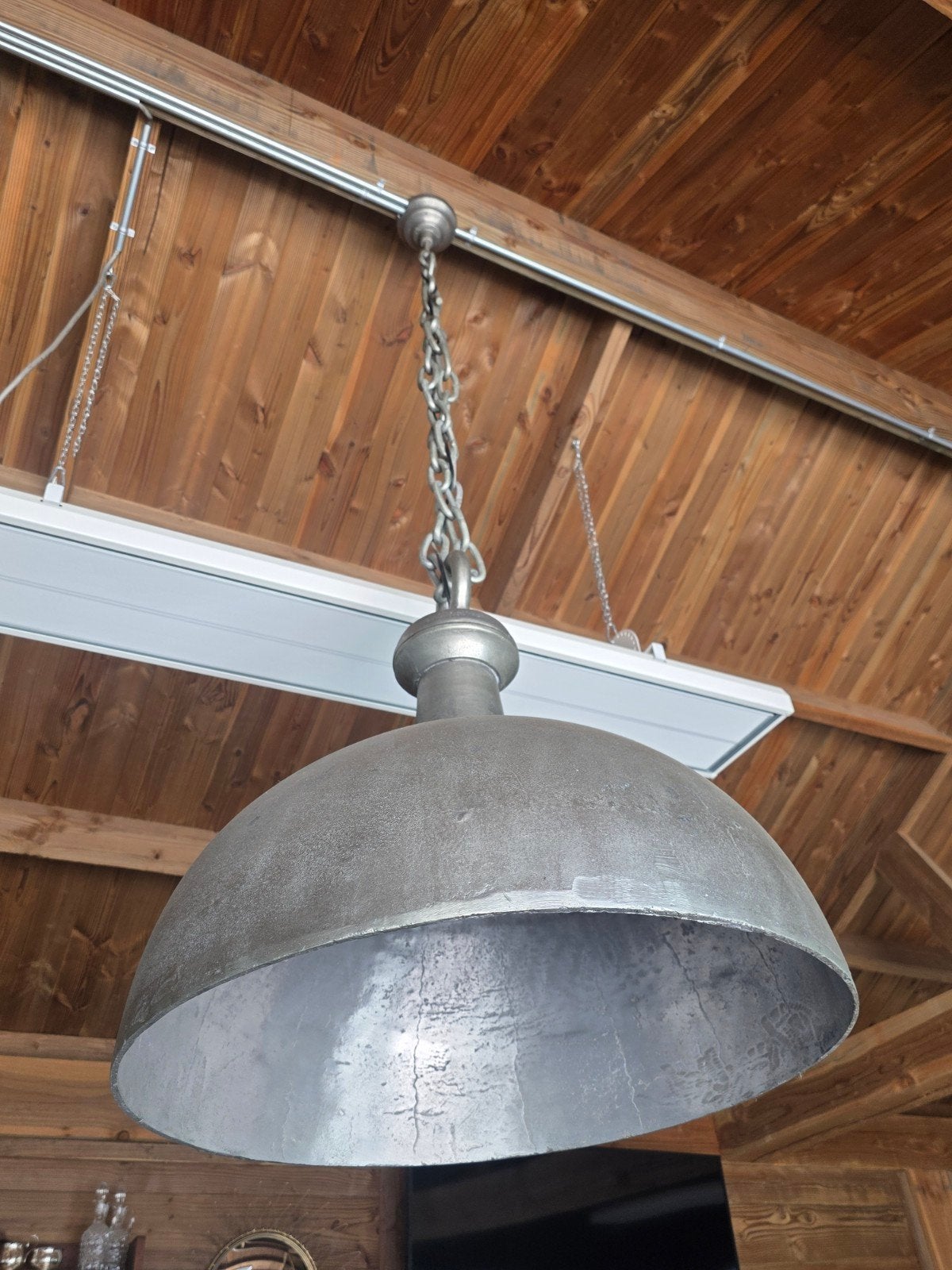 Foto 3 van grote gietijzeren (aluminium) lamp