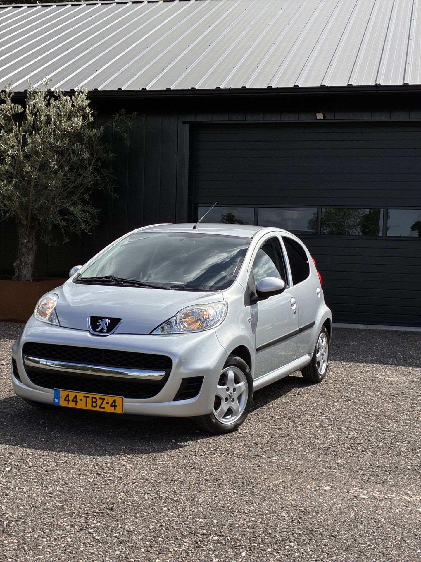 Peugeot 107 1.0-12V Black & Silver AIRCO ELEK. RAMEN, Voorwielaandrijving, Euro 5, 4 stoelen, Alcantara