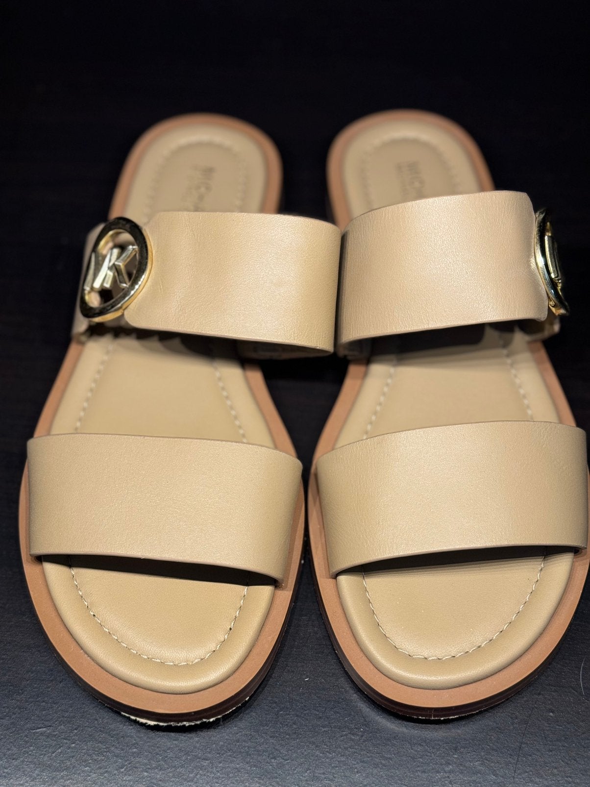 Michael Kors beige leren slippers maat 38 (7.5), Ophalen of Verzenden, Zo goed als nieuw, Instappers, Beige