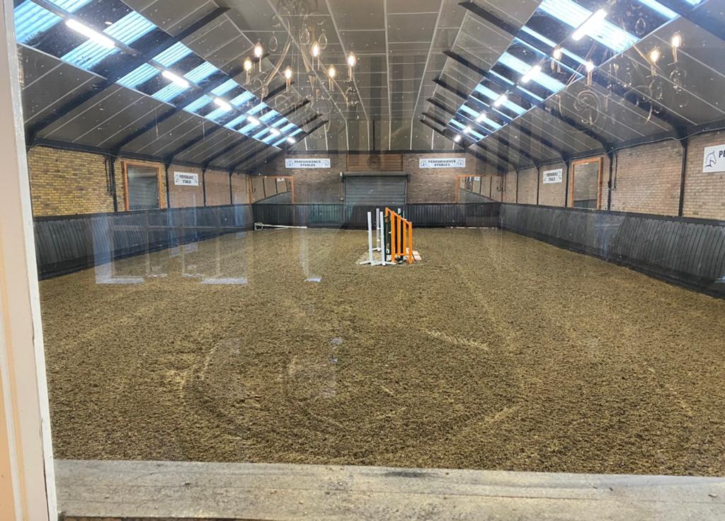 Bodem voor binnen/buitenbak met iets vezel erdoor 13 x 32m, Dieren en Toebehoren, Paarden en Pony's | Overige Paardenspullen, Ophalen