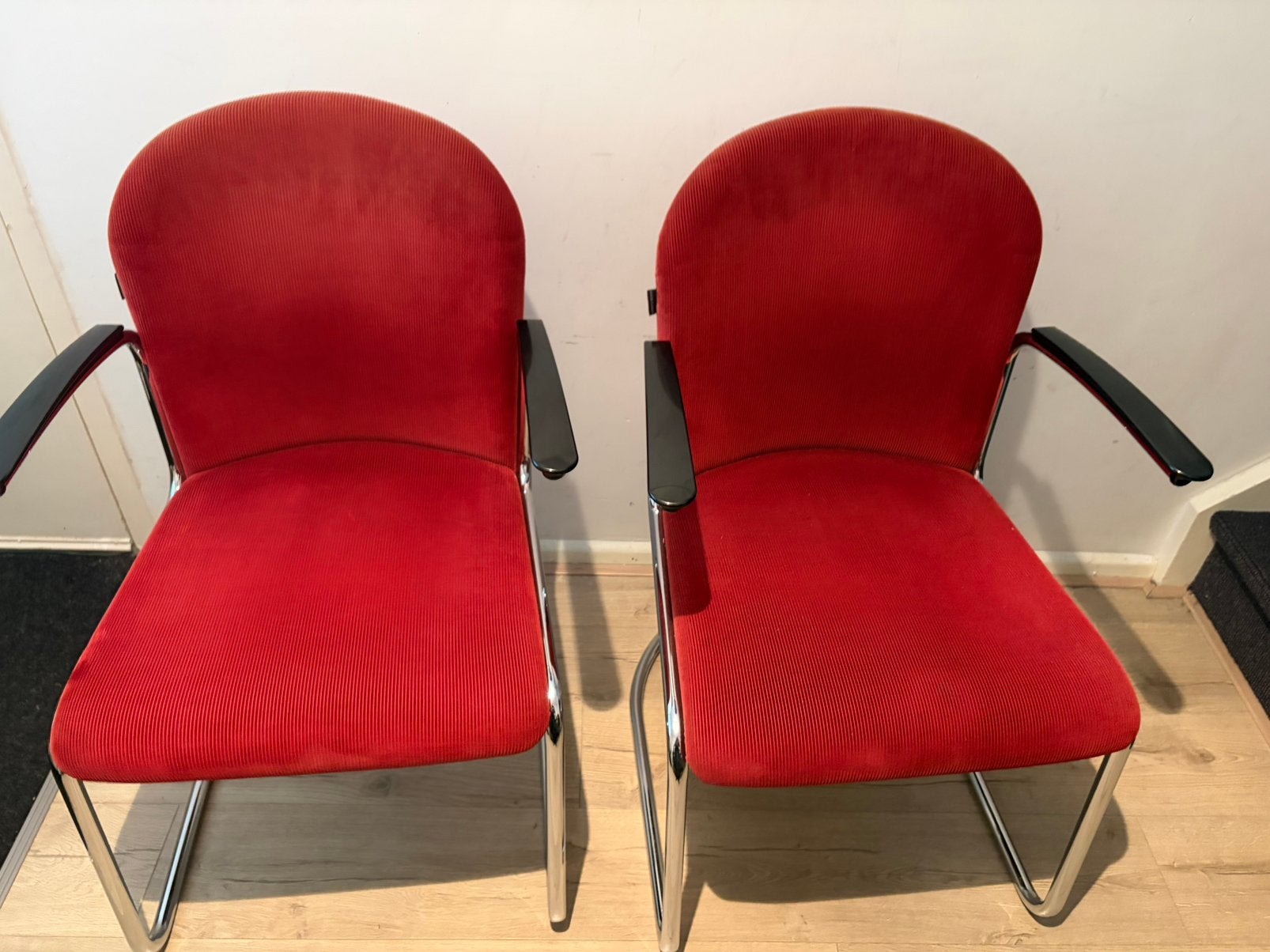 Nieuwe Dutch Originals  Gispen Classics 413 - 375 euro, Huis en Inrichting, Stoelen, Ophalen, Nieuw, Rood, Twee