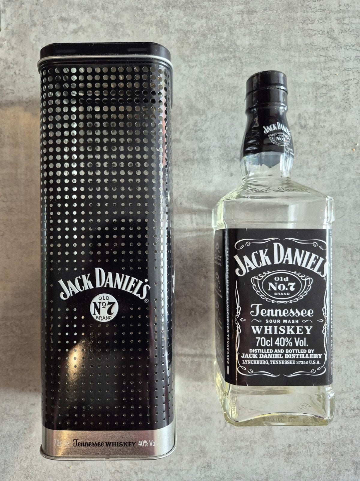 Jack Daniel's Old No. 7 Tennessee Whiskey in metalen doos!, Verzamelen, Ophalen of Verzenden, Frankrijk, Overige typen