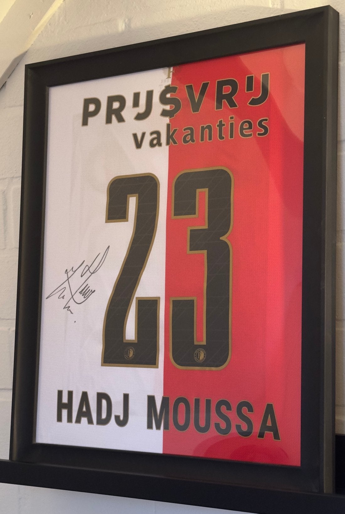 Ingelijst gesigneerd shirt Feyenoord - Hadj Moussa #23, Verzamelen, Ophalen of Verzenden, Zo goed als nieuw, Feyenoord, Shirt