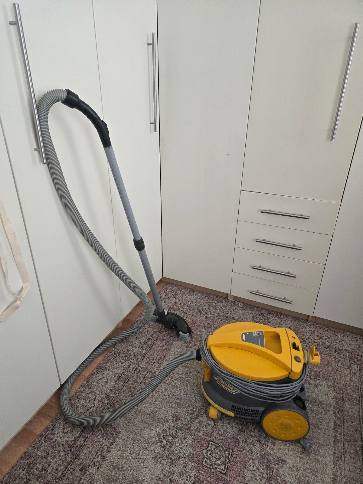 zeer goede stofzuiger  zeer sterke zuigkracht, Overige merken, Gebruikt, Geschikt voor harde vloeren, Sledestofzuiger