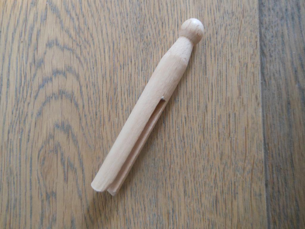 Te koop: ''Oude'' houten knijper, wasknijper, lengte 10,5 cm, Ophalen of Verzenden, Nieuw, Hout