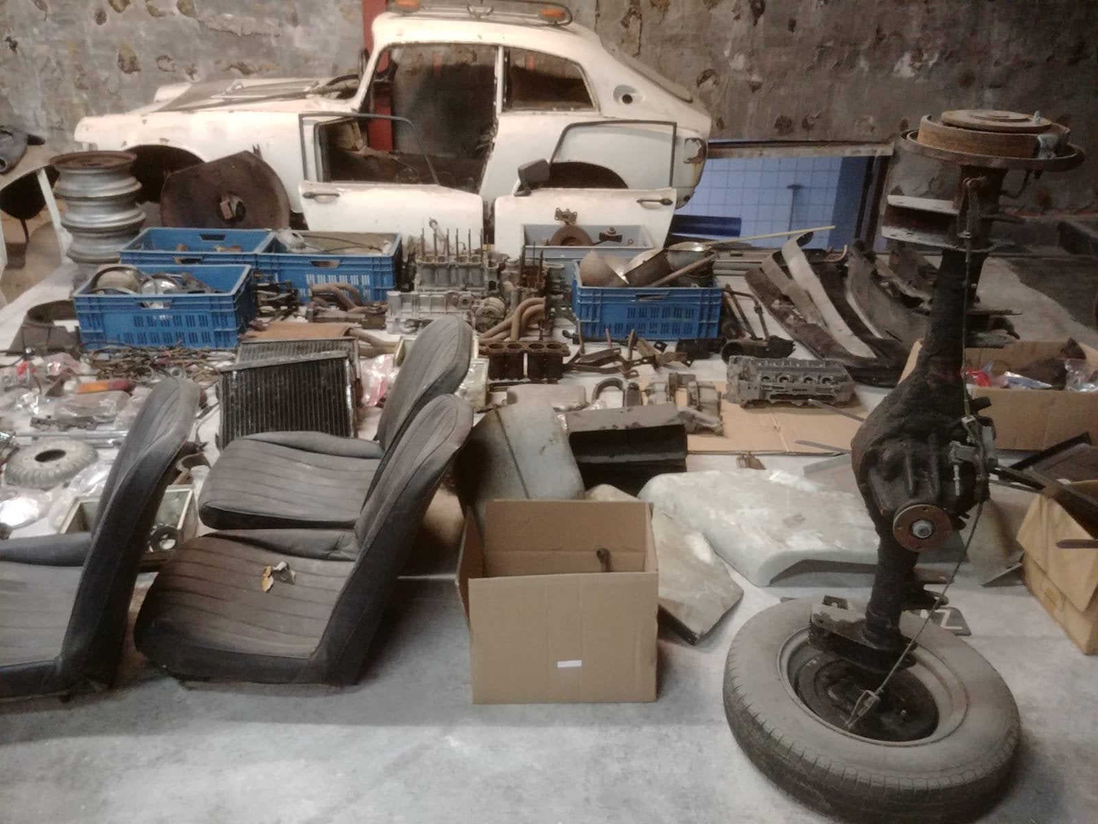 Te koop complete Honda S800 mark 2 in onderdelen 96% compl, Ophalen, Honda