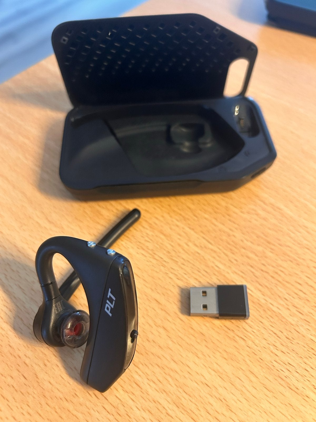 Plantronics Voyager 5200 Headset met Oplaadcase, Ophalen of Verzenden, Zo goed als nieuw, Overige typen, Universeel