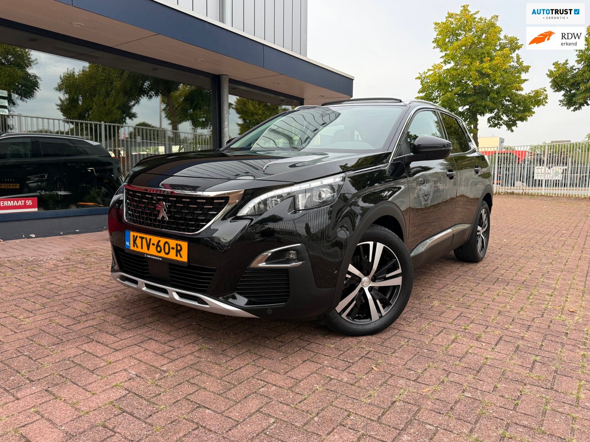 Peugeot 3008 1.2 PureTech Allure | Automaat | Pano | CarPlay, Gebruikt, 1199 cc, Leder en Stof, Zwart