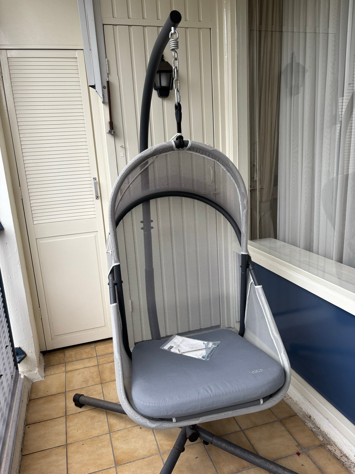 Hangstoel met standaard - Grijs, Tuin en Terras, Ophalen, Zo goed als nieuw, Metaal