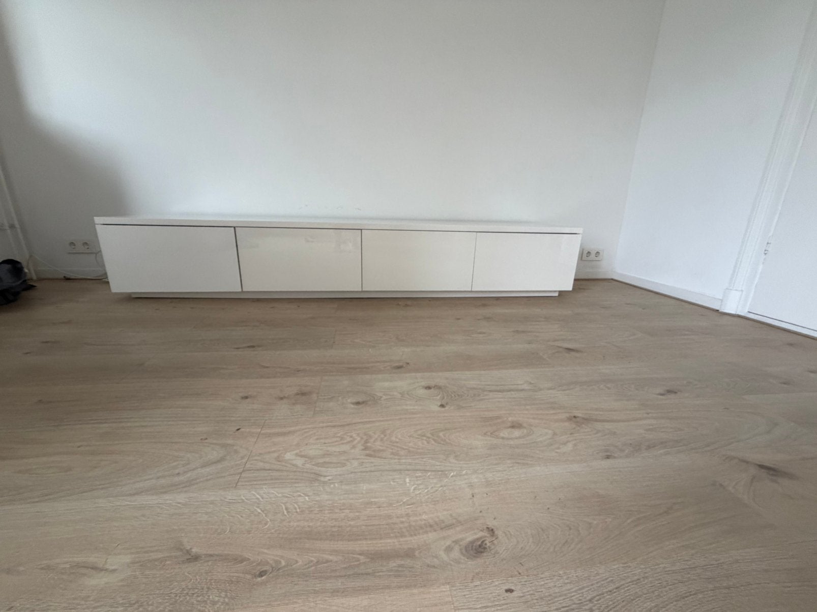TV meubel wit/off white 2.40x 50, Huis en Inrichting, Ophalen, Zo goed als nieuw, Minimalistisch