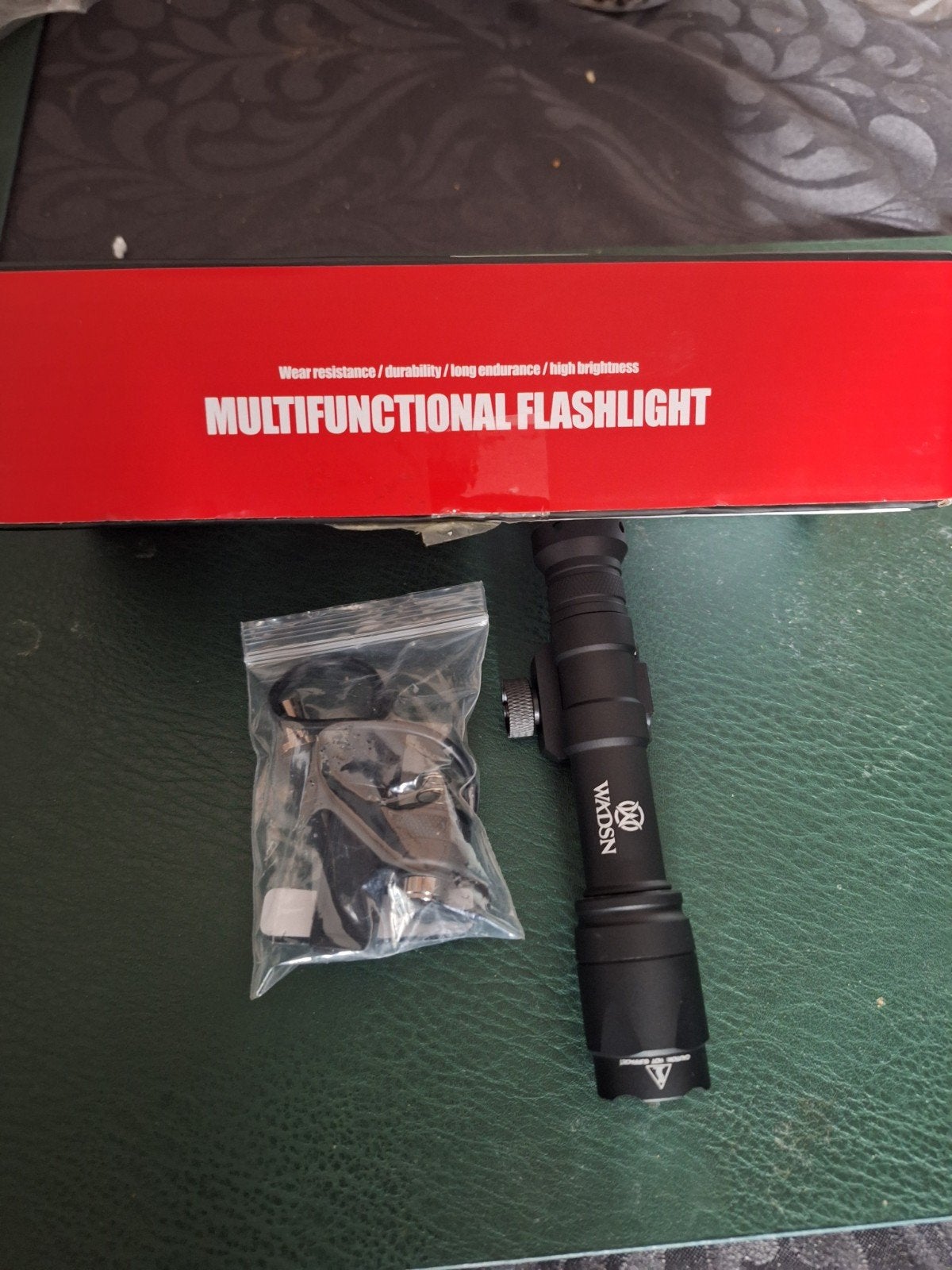 Multifunctionele zaklamp met bevestiging, Ophalen of Verzenden, Batterij