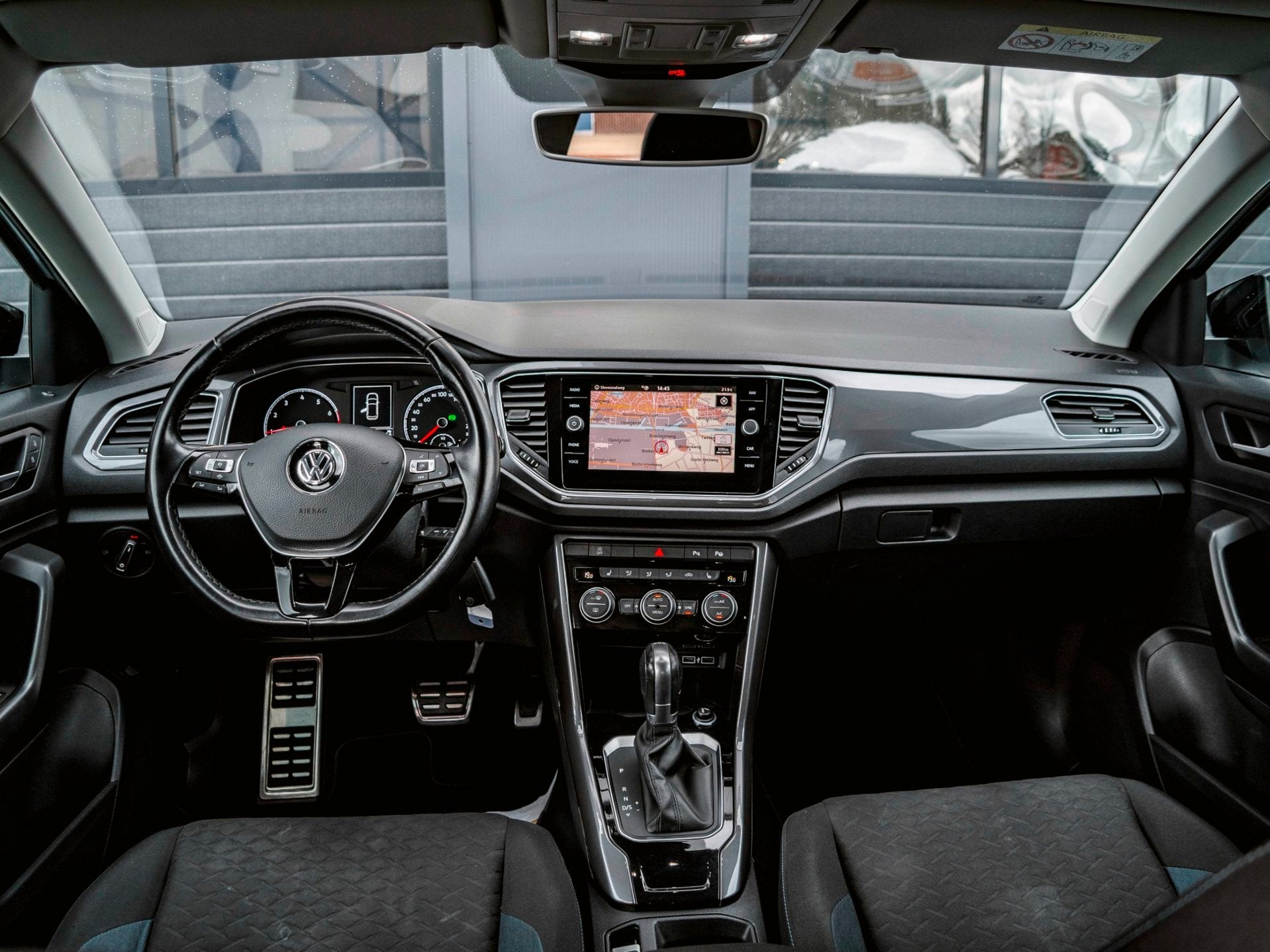 Volkswagen T-Roc 1.5 TSI Sport Business R | TREKHAAK | STOEL, Stof, 4 cilinders, 150 pk, Wit