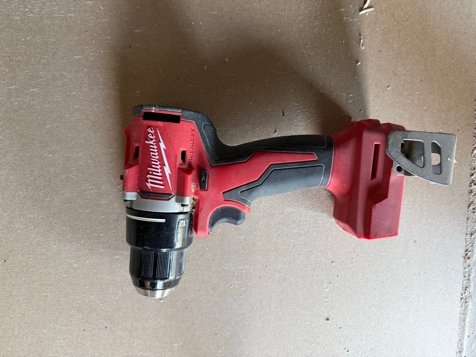 Milwaukee M18Boor-/Schroefmachine met 5.0 accu en lader, Variabele snelheid, Ophalen of Verzenden, Minder dan 400 watt, Zo goed als nieuw