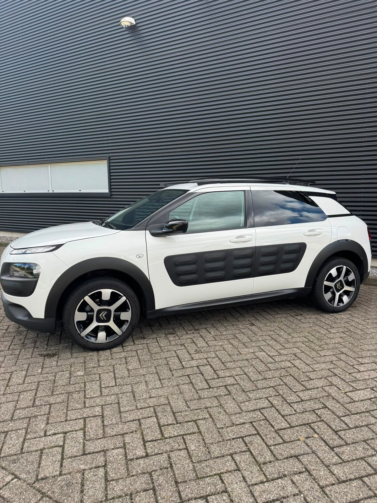 Foto 2 van Citroën C4 Cactus 1.2 Puretech, carplay,trekhaak,pano.