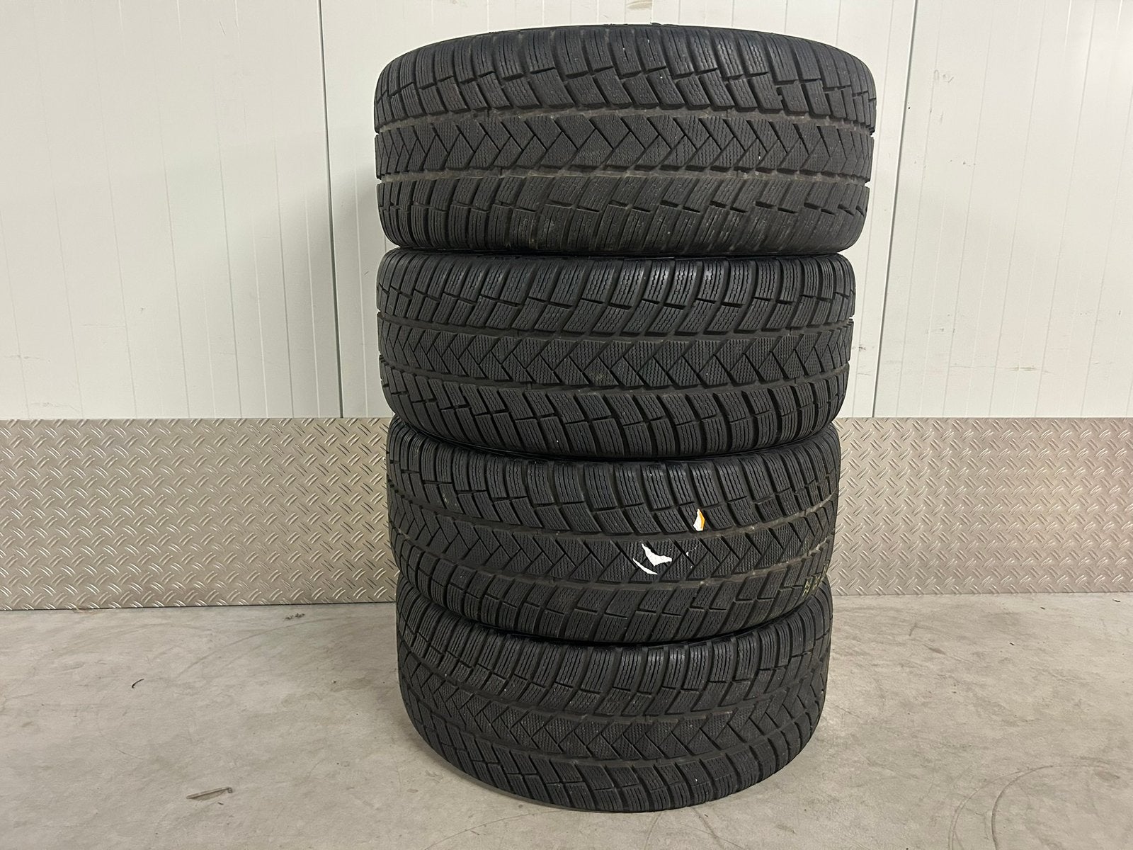 Volvo XC90 XC60 22 inch Vredenstein winter 2022 275/35/22, Ophalen, Gebruikt, 275 mm, Banden en Velgen
