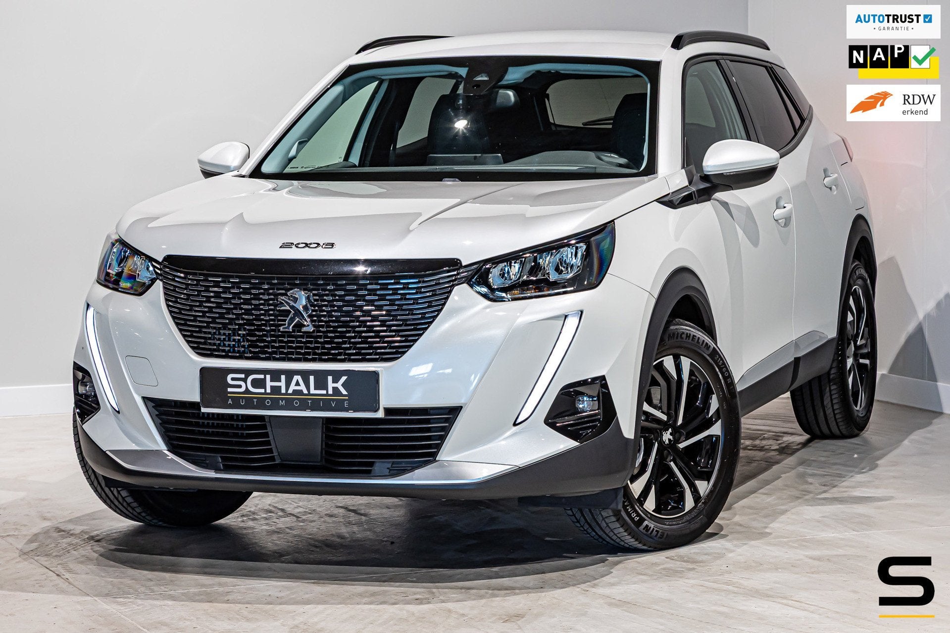 Peugeot 2008 1.2 PureTech Allure Pack|NAP|Trekhaak|Cam|CarPl, Auto's, Dealer onderhouden, 1199 cc, Leder en Stof, Wit