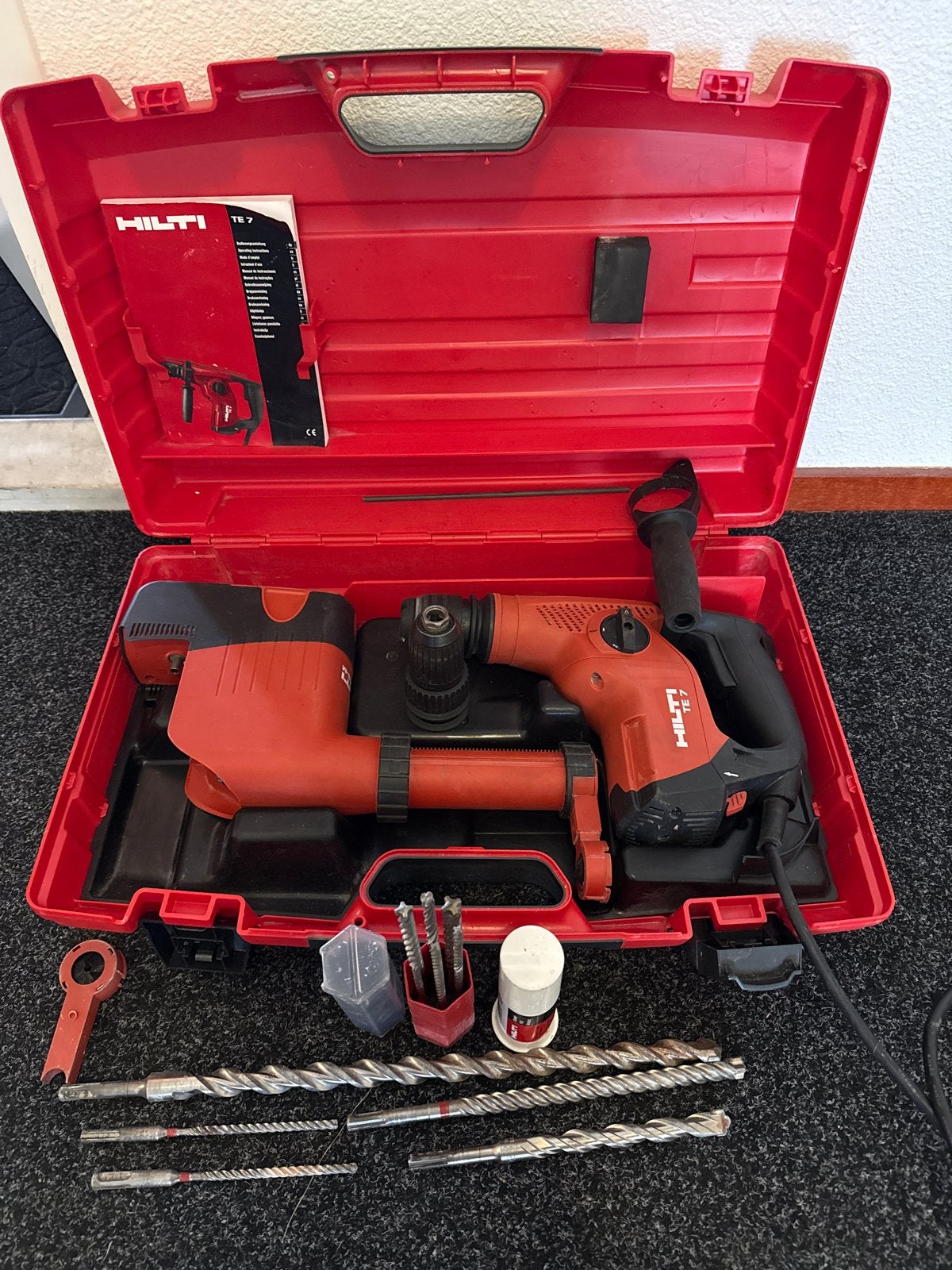 Hilti TE 7 Boorhamer met DRS-M stofafzuiging en borenset, Doe-het-zelf en Verbouw, Gereedschap | Boormachines, Boor- en/of Breekhamer
