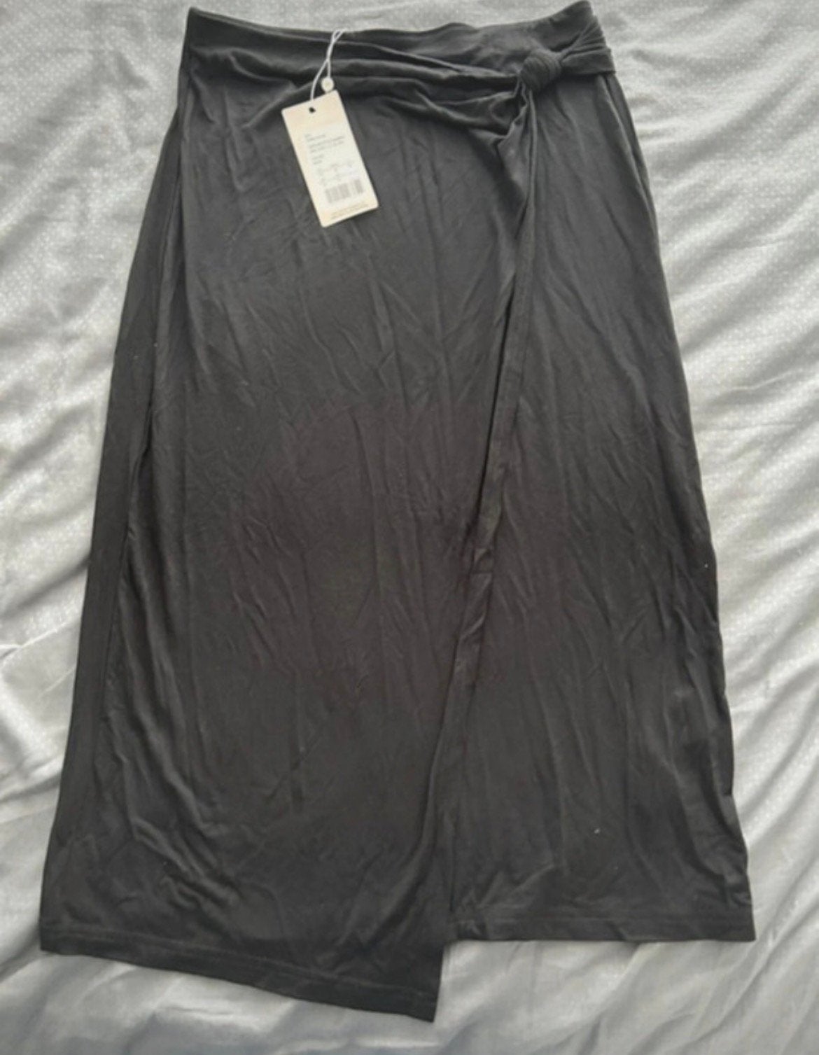 Nieuwe zwarte rok Anna Field maat M met split en knoopdetail, Maat 38/40 (M), Zwart, Nieuw, Ophalen of Verzenden